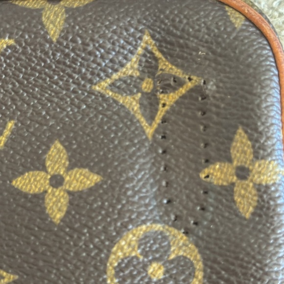 Louis Vuitton pouch - Picture 5 of 16